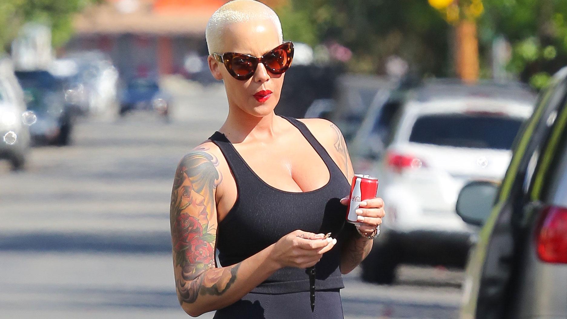 Amber Rose Nipple Slip