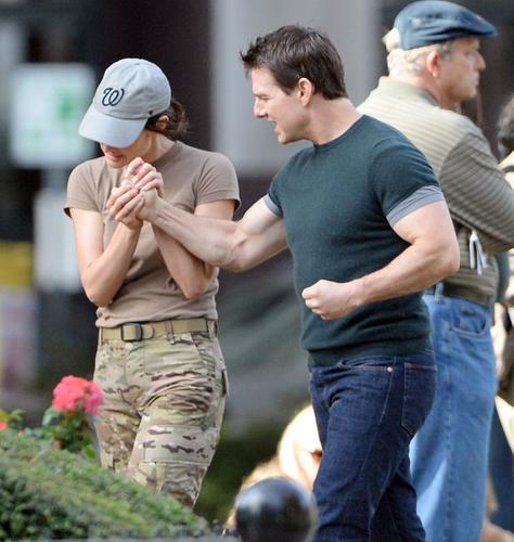 Tom Roussey Body Looking Buff! Tom Cruise Flexes Muscles Amid Hunt For New Wife