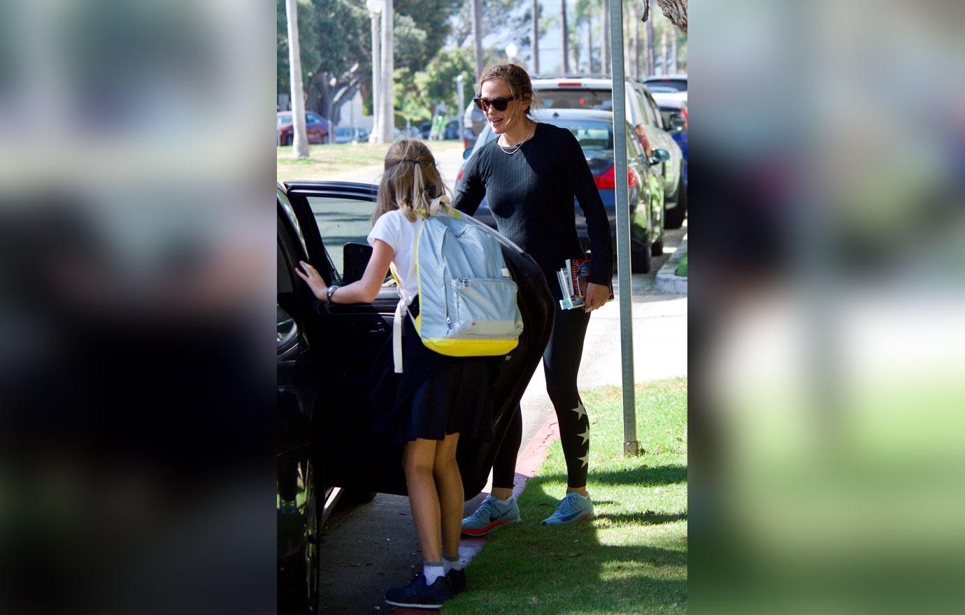 Jennifer Garner picks her daughters up from school