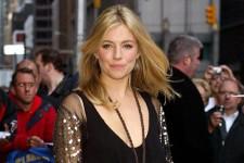 2009__10__full_late_show_celebs_08_wenn5369744 225&#215;150.jpg