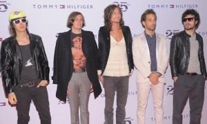 2011__02__the_strokes_feb9 300×180.jpg