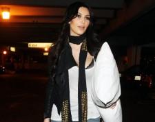 2010__01__32_Kim_Kardashian_Jan18 225×178.jpg