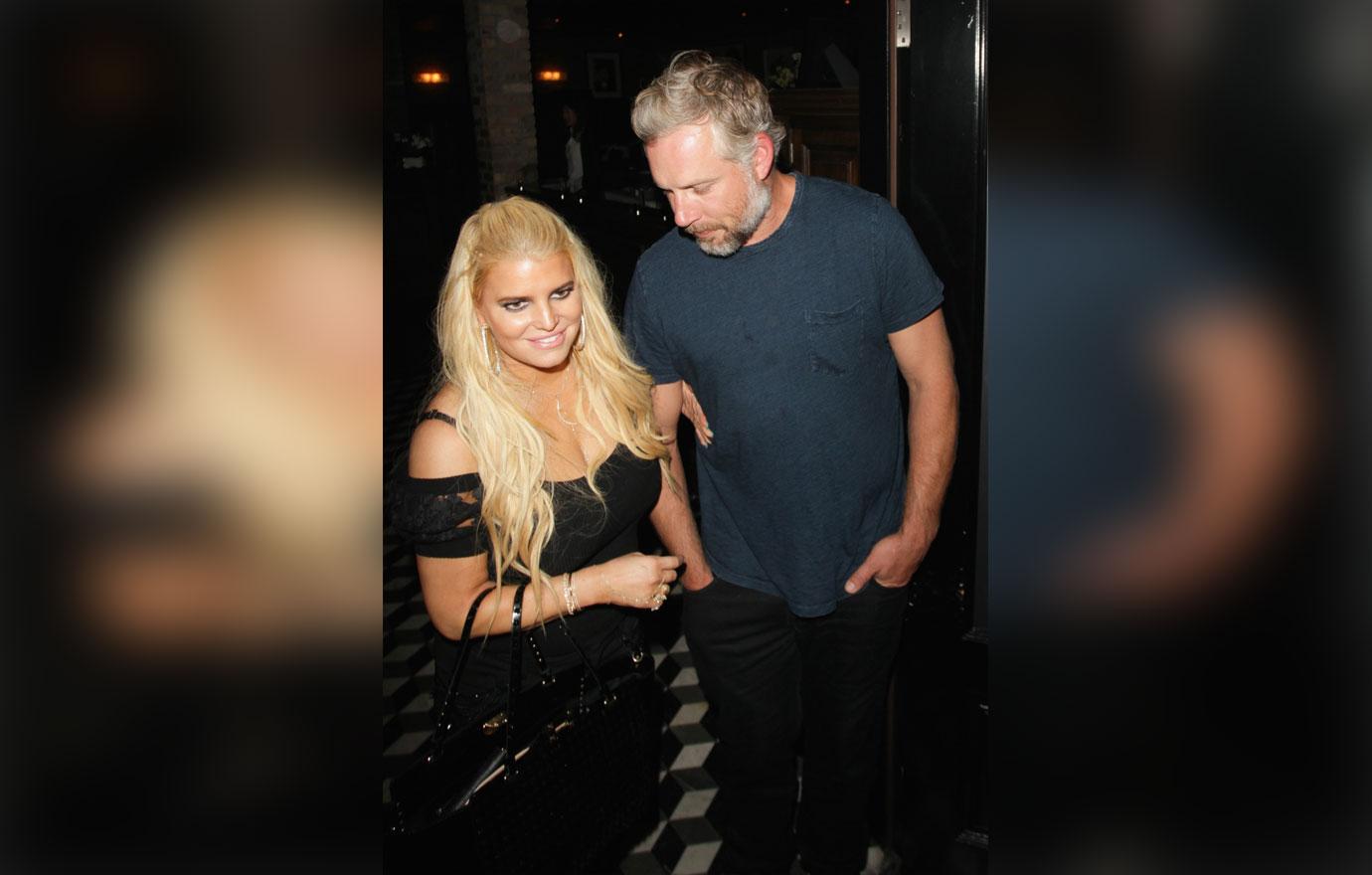 Jessica Simpson Shares Near Naked Snap With Hubby On Vacation jessica-simpson-shares-near-naked-snap-with-hubby-on-vacation