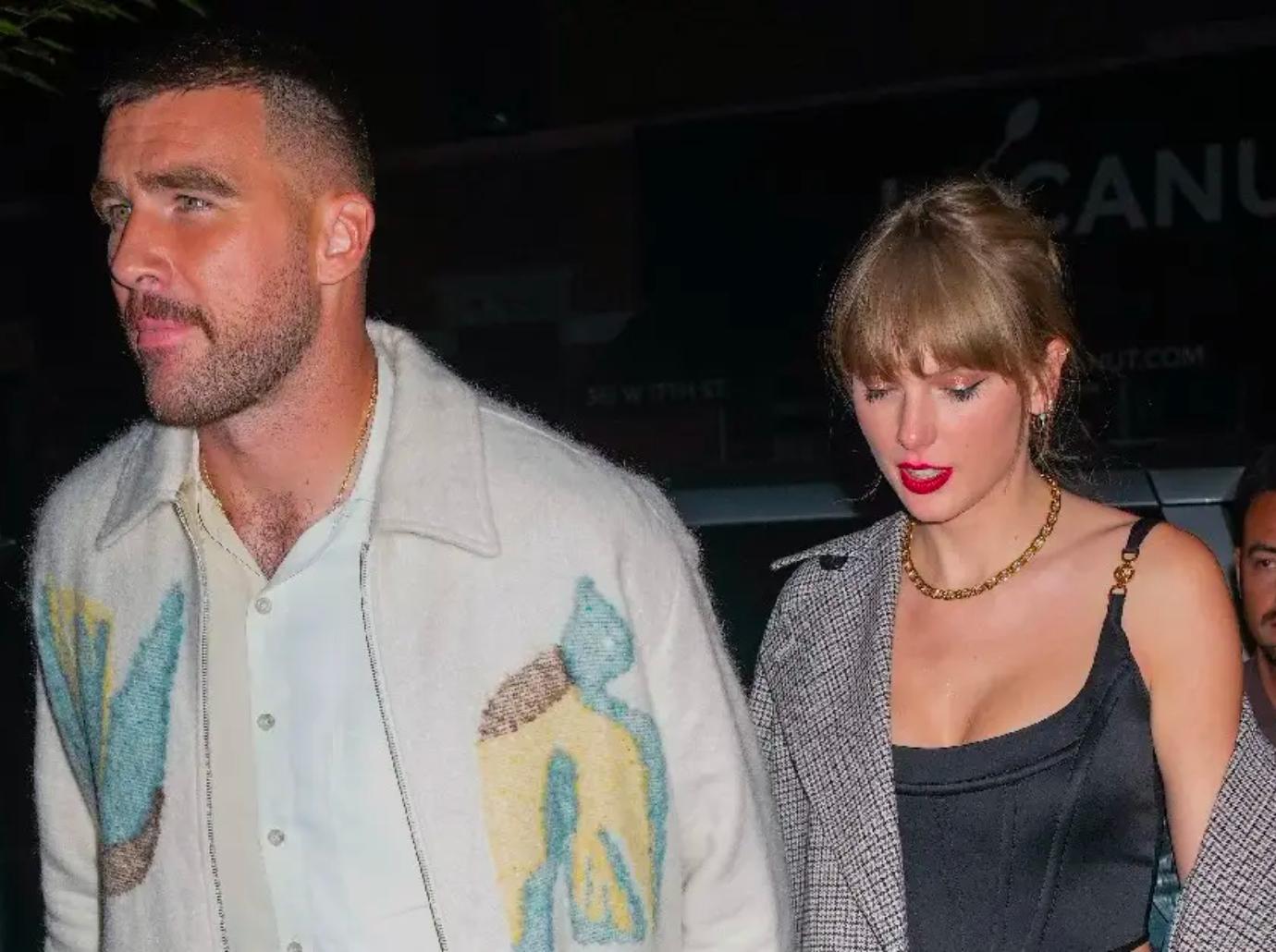 taylor swift baked travis kelce homemade cinnamon rolls