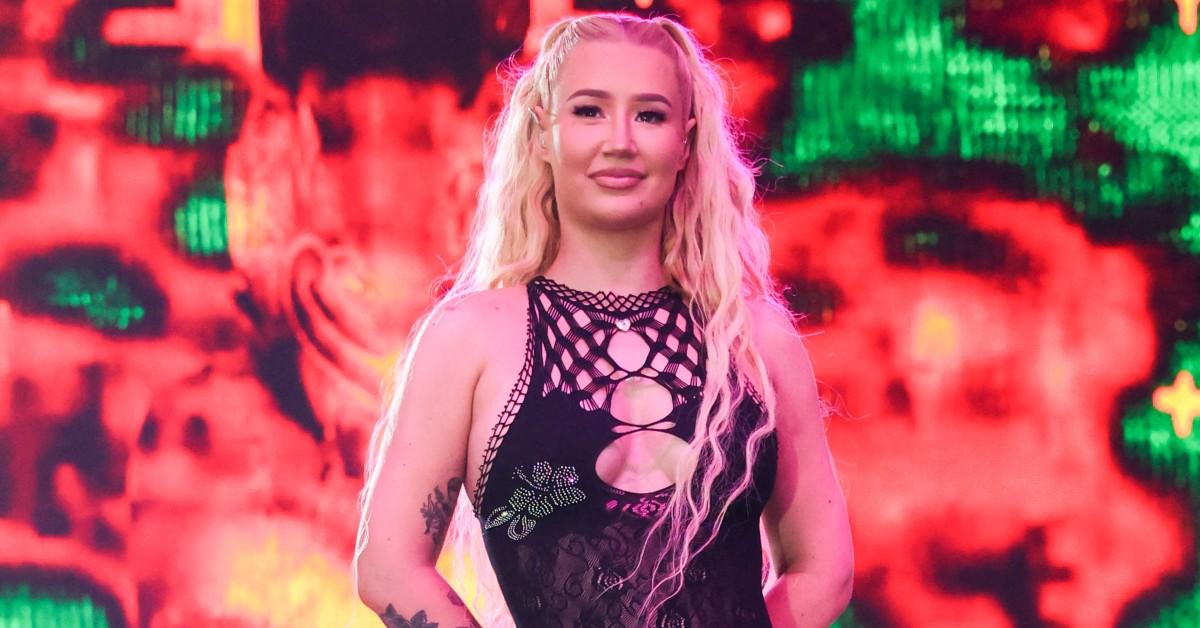 Iggy Azalea Claims She Couldn't Finish Concert After Pants Split