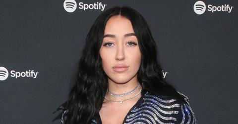 noah cyrus liked liam hemsworth photo revenge sister miley