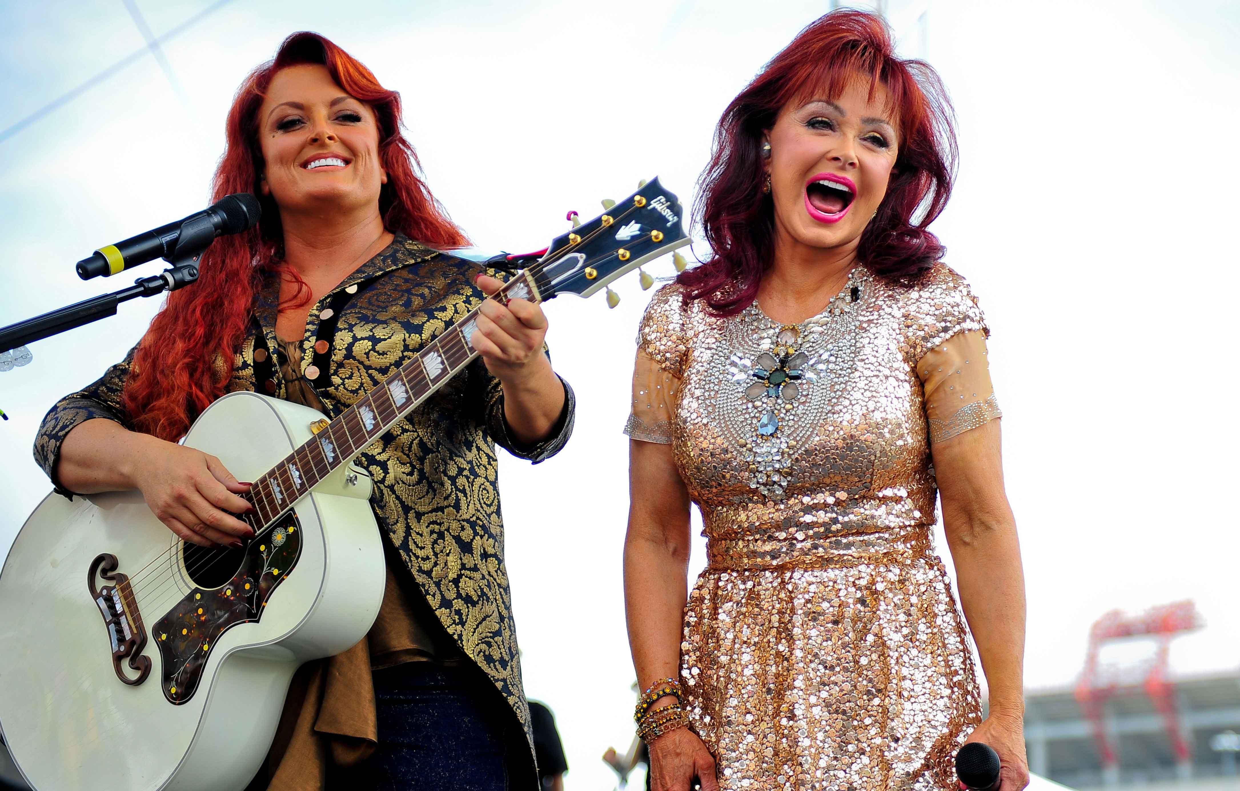 wynonna judd speaks out mother naomi passing suicide note controversy