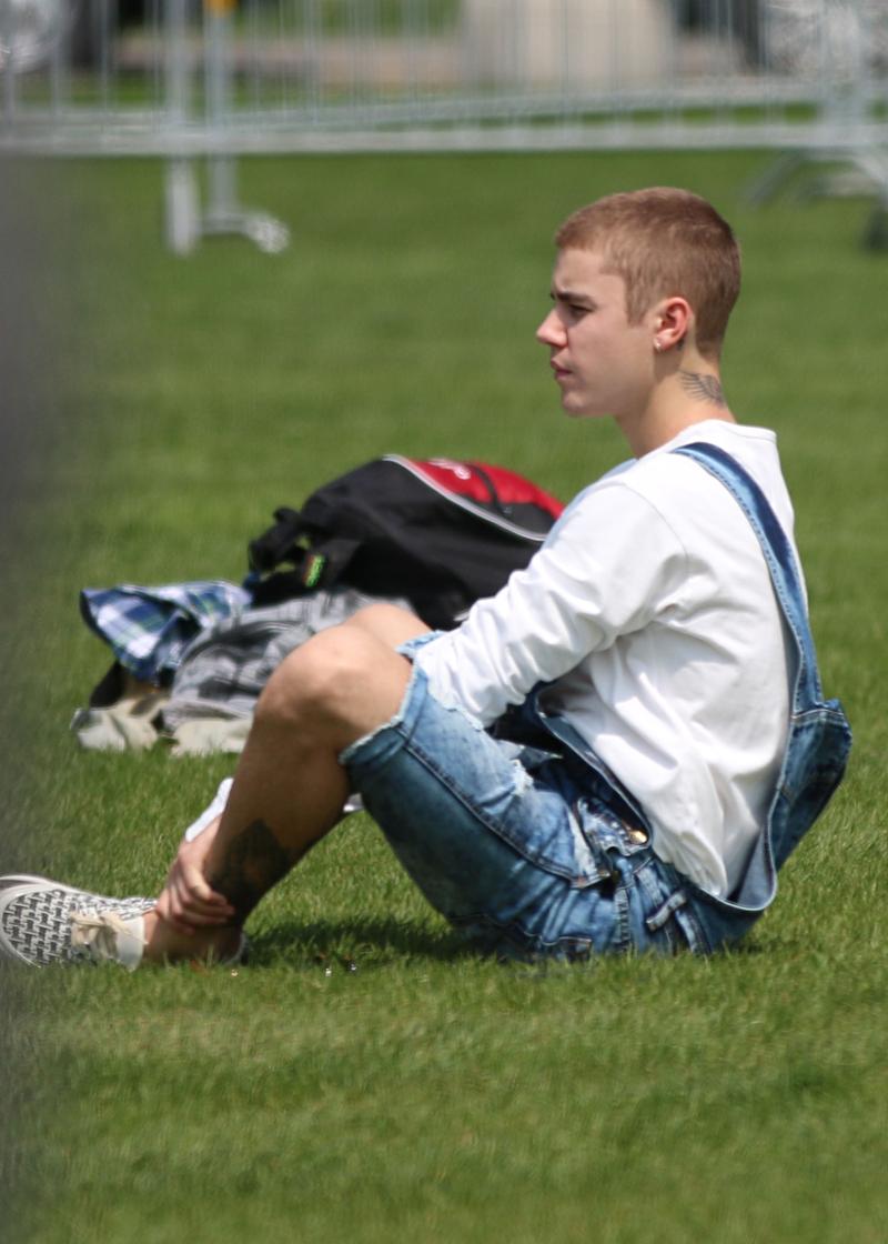 EXCLUSIVE: Justin Bieber takes it easy in Ottawa, Canada.