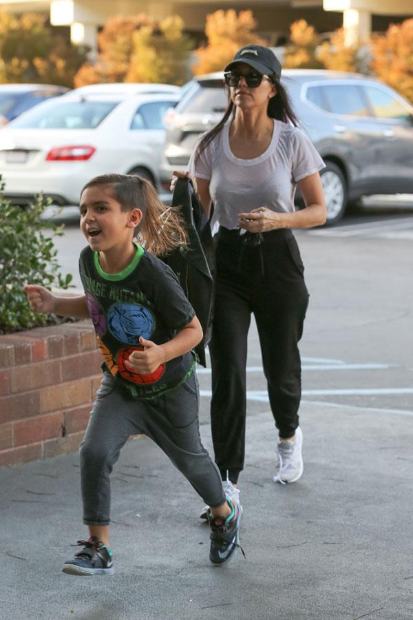 Mason disick opens kourtney door