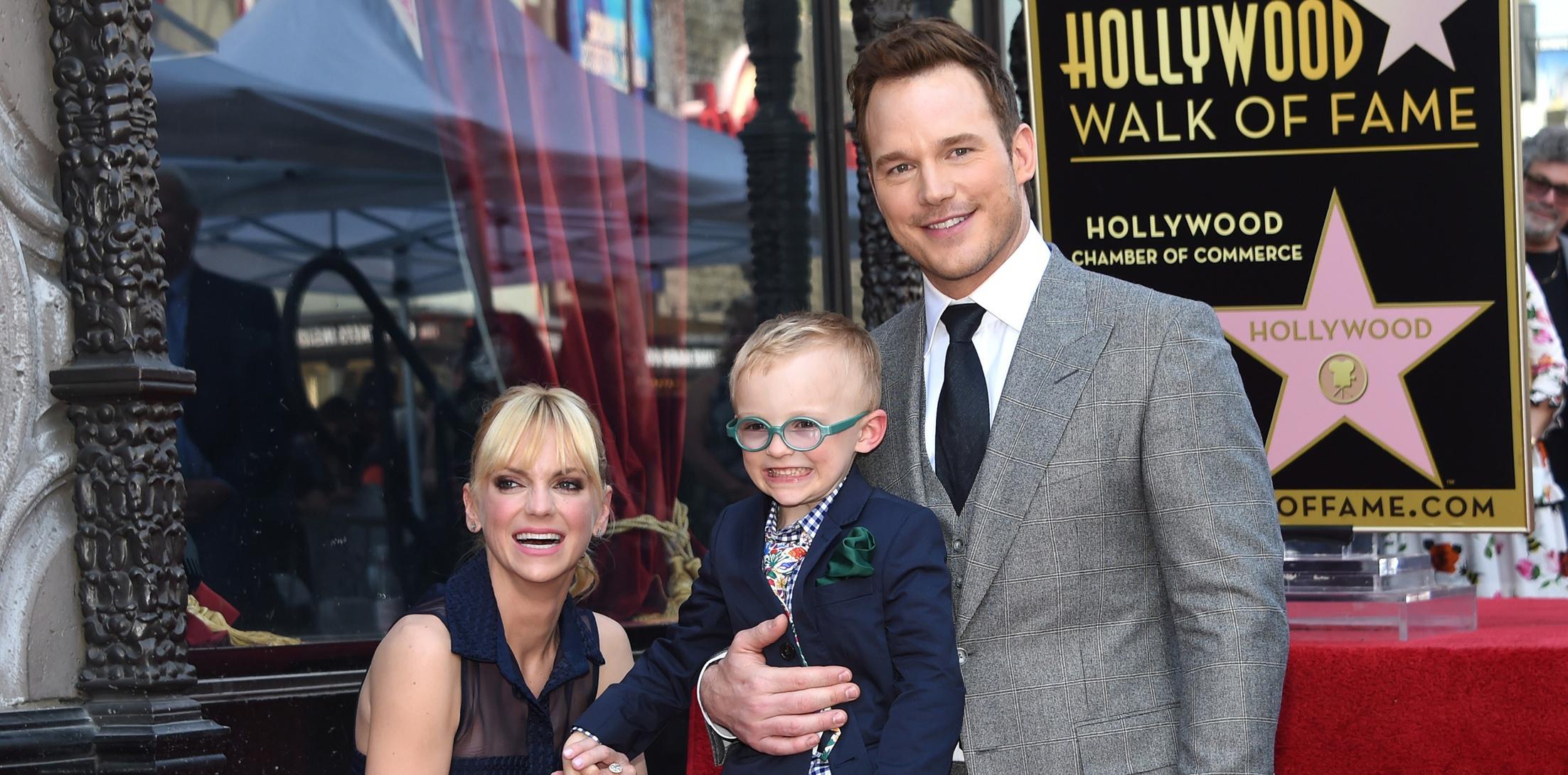 Chris Pratt and Anna Faris pose on the Walk of Fame after Chris recieved a star