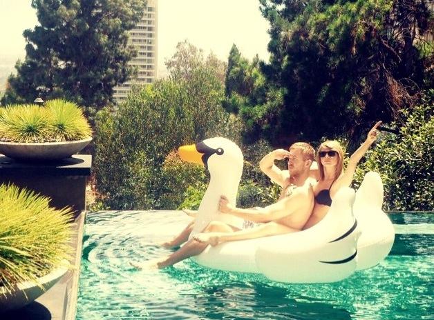 Taylor swift calvin harris swan pool 04