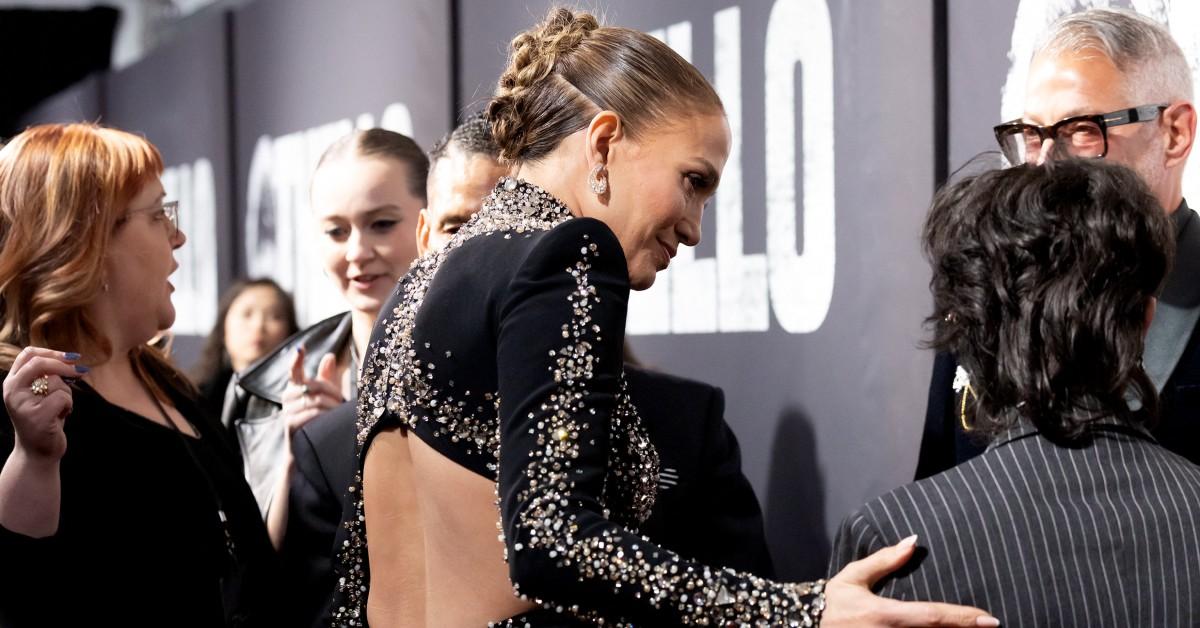 Jennifer Lopez Bares Abs At ‘Othello’ Broadway Premiere With Emme