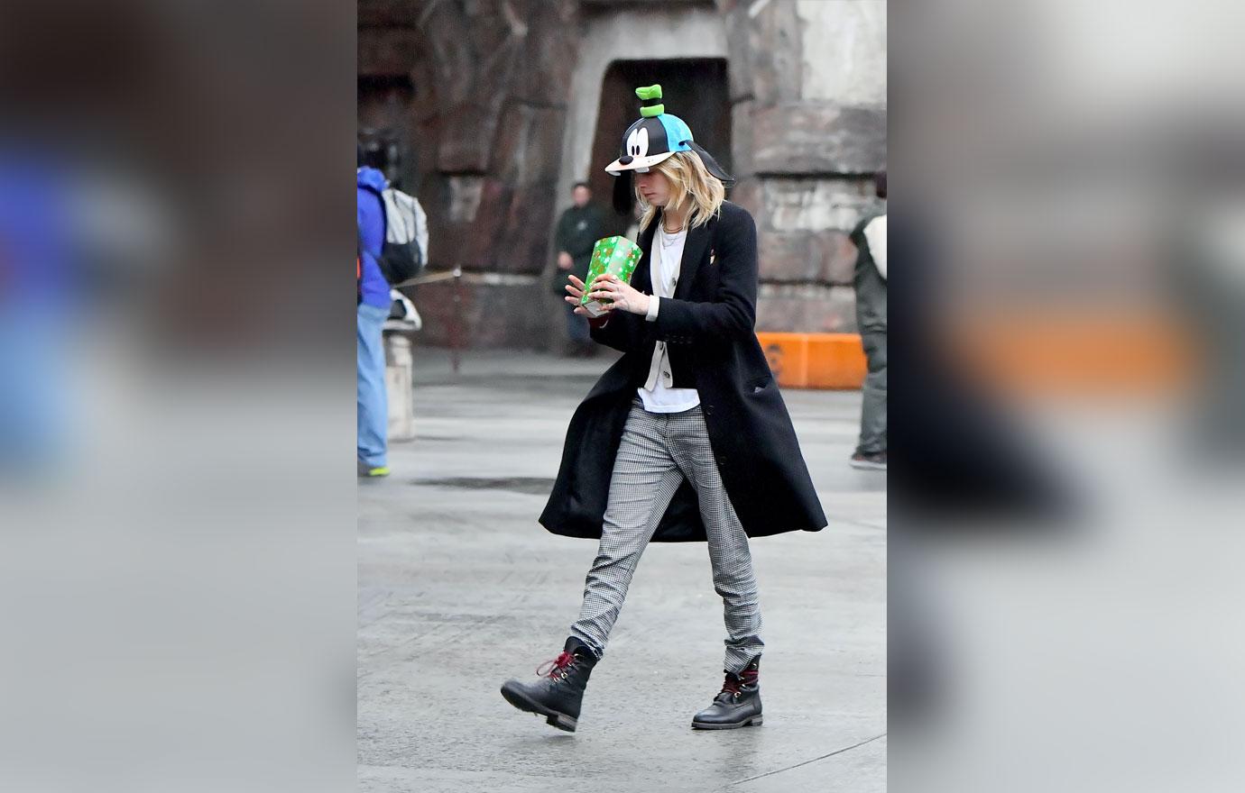 Cara Delevingne & Girlfriend Ashley Benson Travel To Disneyland Together