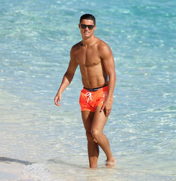 Cristiano ronaldo 2025 beach shorts