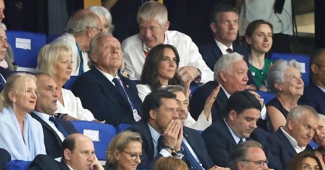 kate middleton smiling english rugby locker room