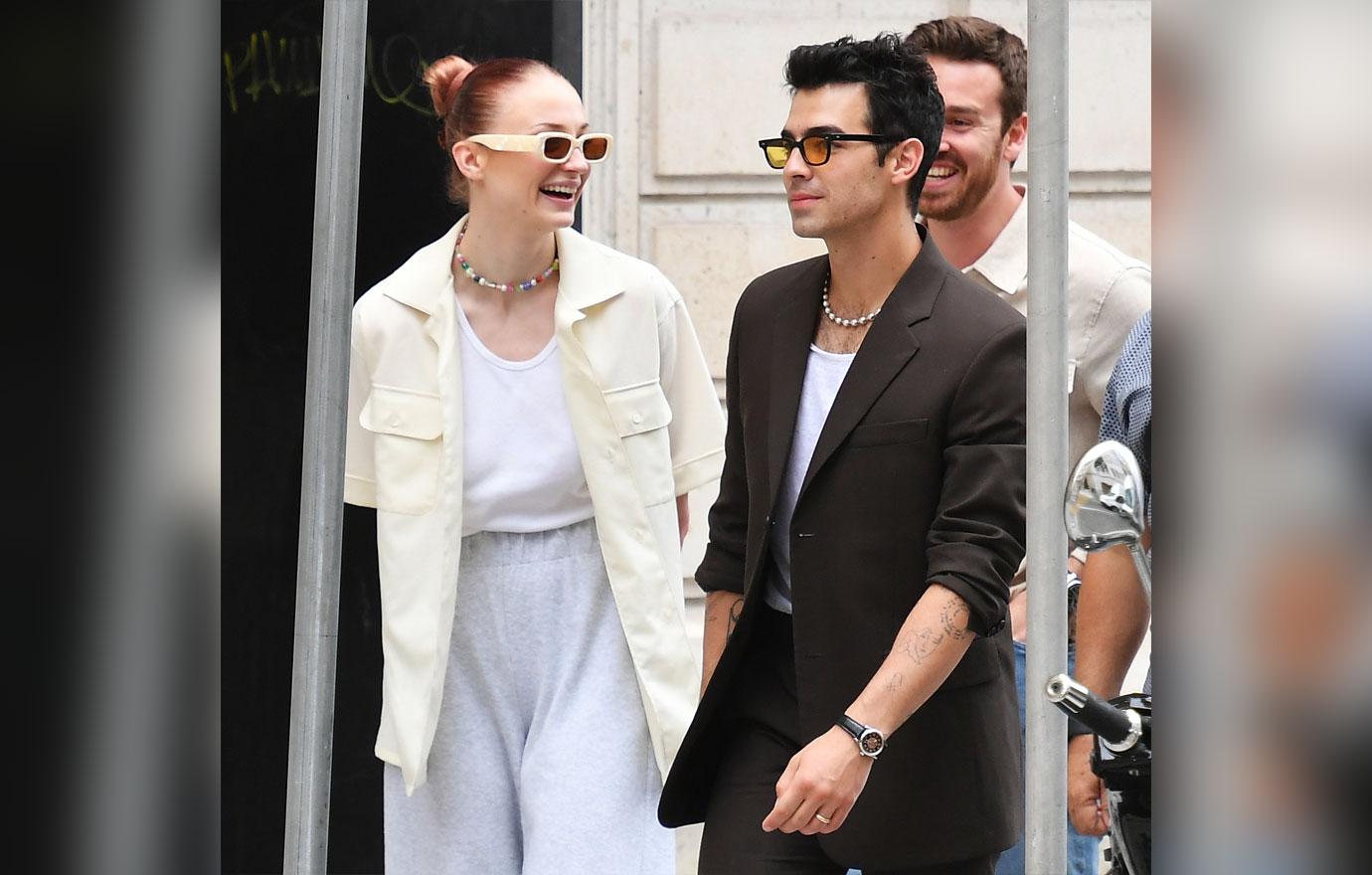 sophie turner in hot water husband joe jonas family after roasting boybaner