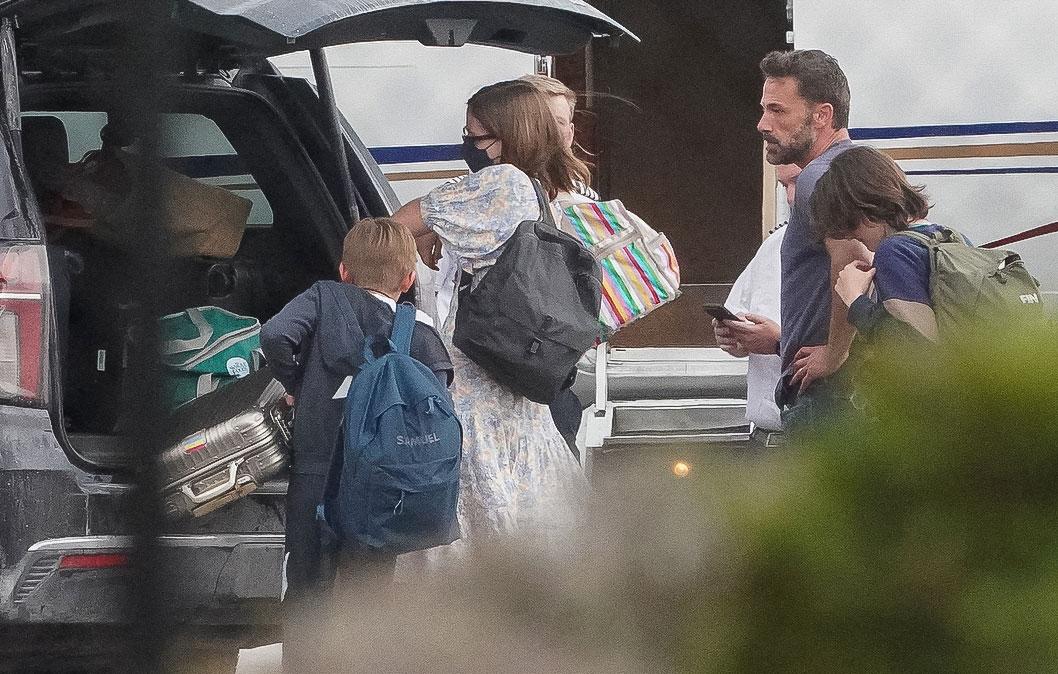 ben affleck children seen leaving georgia airport on private jet after lavish wedding