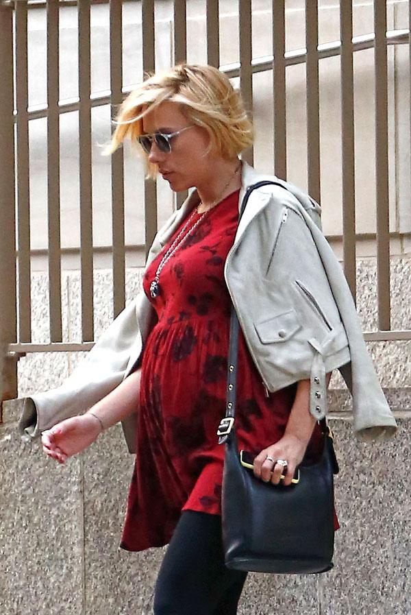 Scarlett johannson pregant