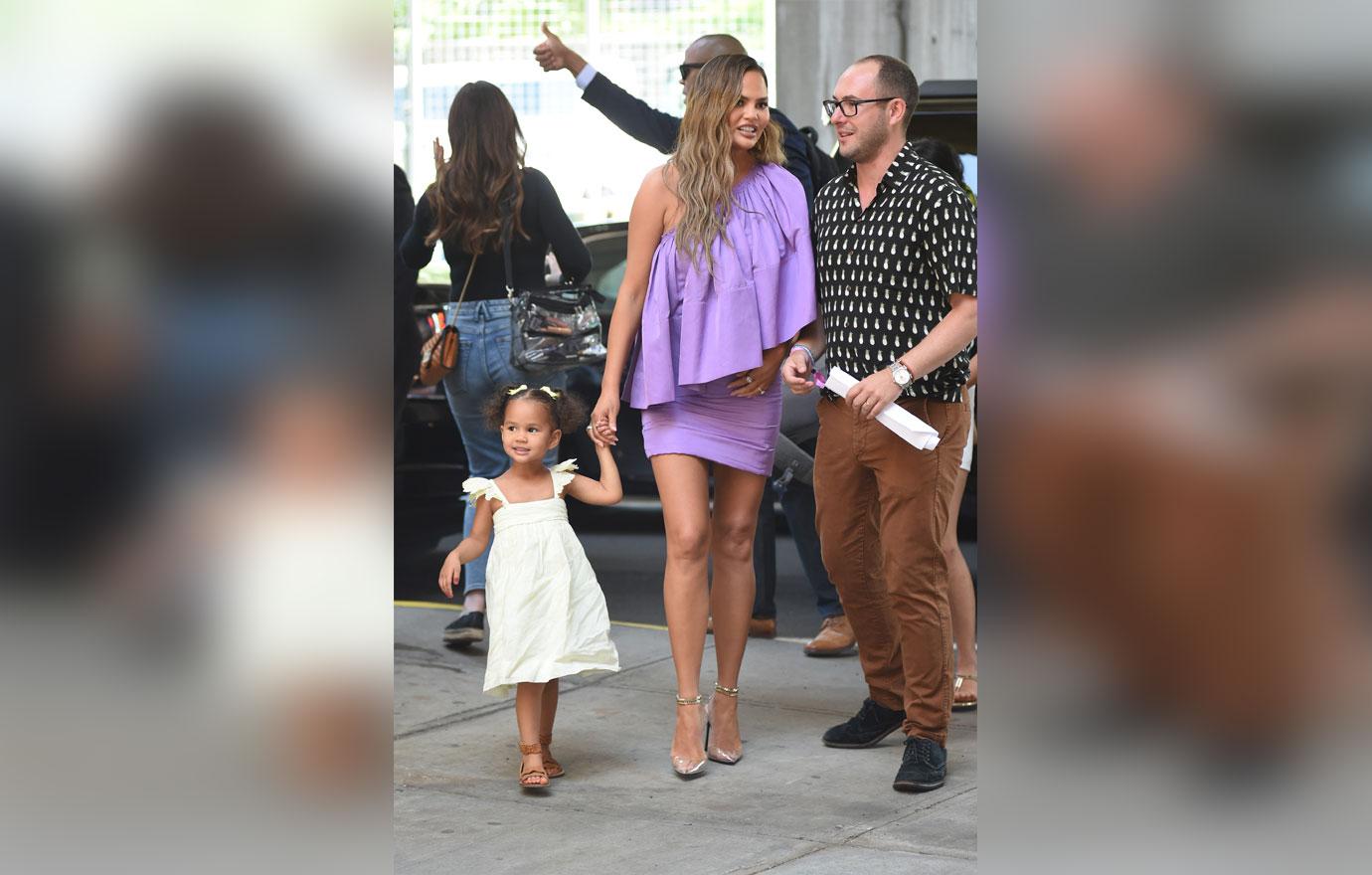 Chrissy Teigen & daughter Luna