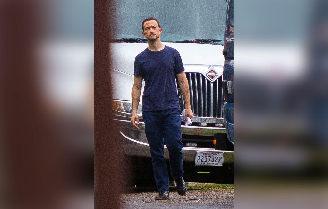 EXCLUSIVE: Jamie Foxx and Joseph Gordon Levitt are seen for the first time on the set of his new Netflix movie &#8216;Power&#8217; looking bloodied and beaten.