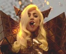 2009__12__wenn_gaga_queen 225×184.jpg