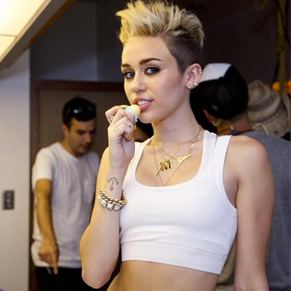 miley cyrus eyes wrecking ball