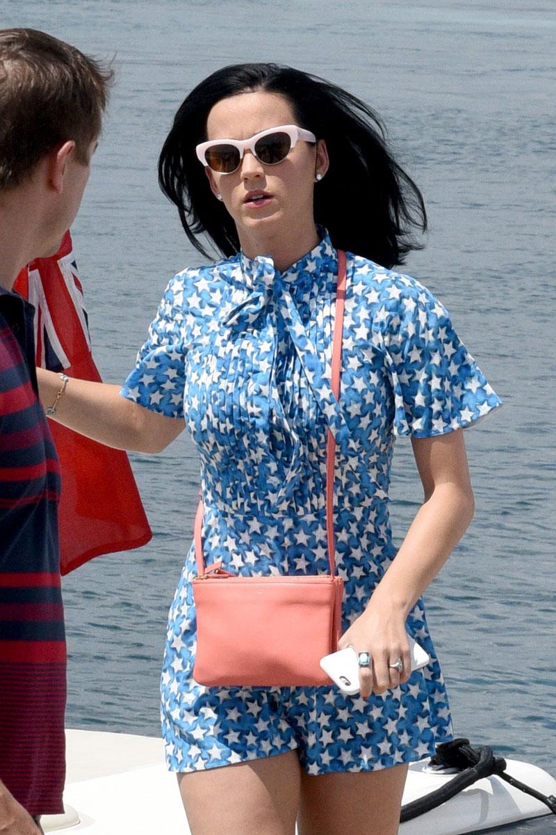 Katy perry ring finger orlando bloom engaged dating cannes 04