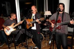 2010__05__ThebandT_music_unites_35_ 300×199.jpg