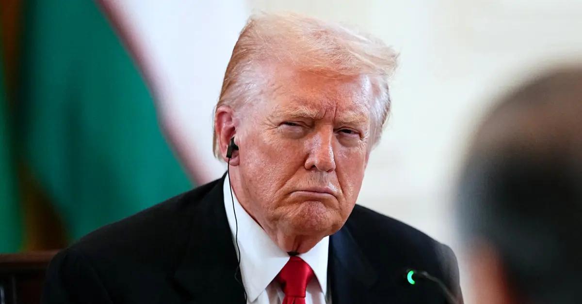 Image of Donald Trump called to 'hang' the group of Congress members.