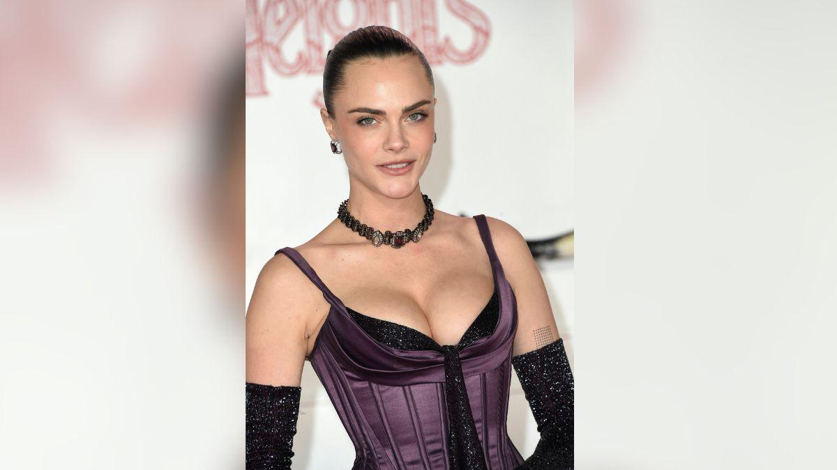 image of She first debuted her new brunette 'do at the 'Wuthering Heights' premiere in Los Angeles.