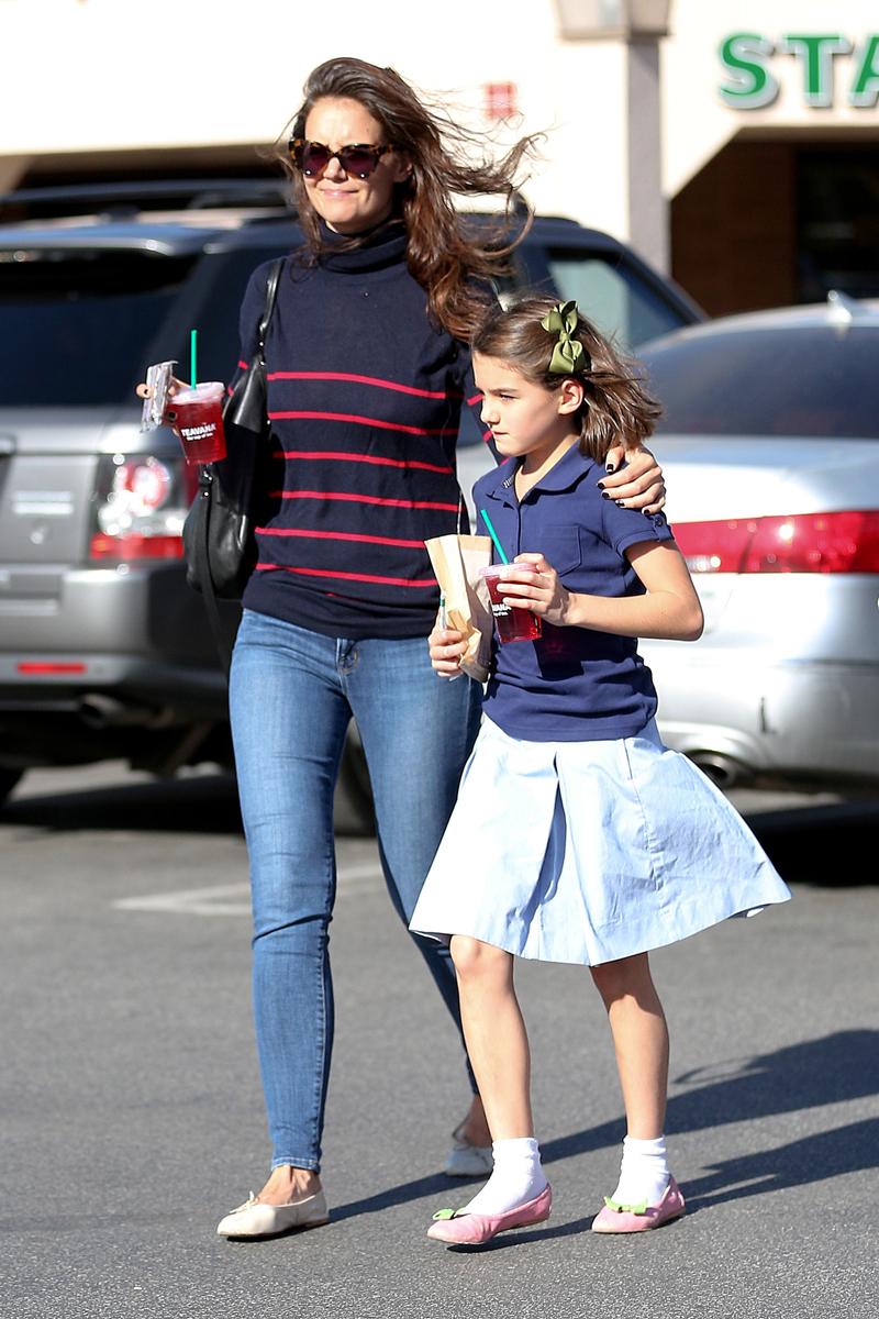 katie holmes suri cruise controlling tom cruise