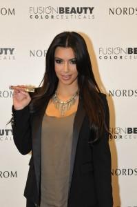 2010__11__KimKardashian 199&#215;300.jpg