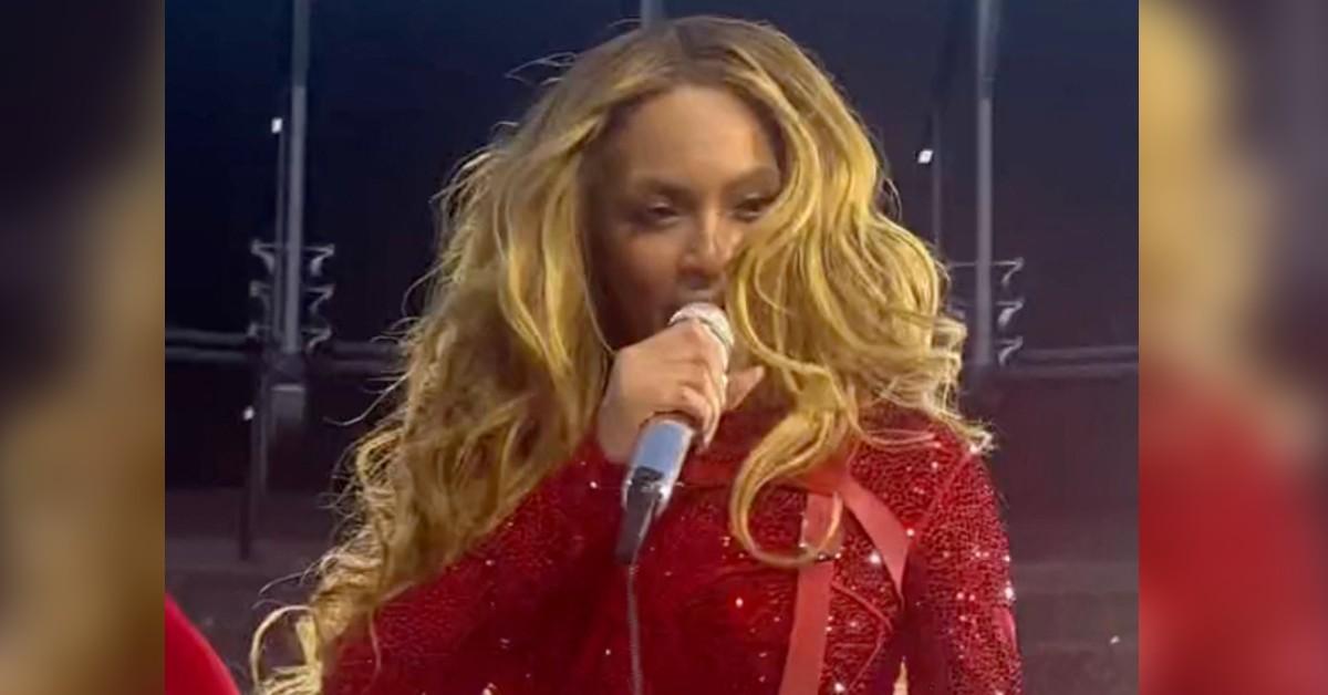 Beyonce Looked 'Pissed' After Stage Crew Messes Up Performance