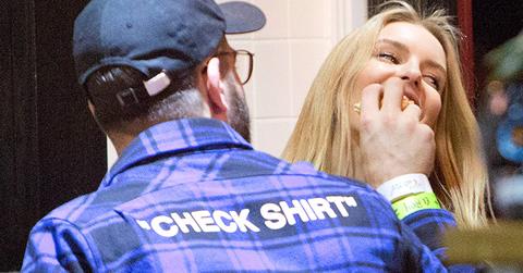 Chainsmokers alex pall feeds girlfriend burger pics