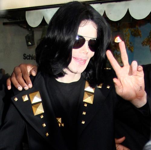 2010__04__Michael_Jackson_April20newsne.jpg