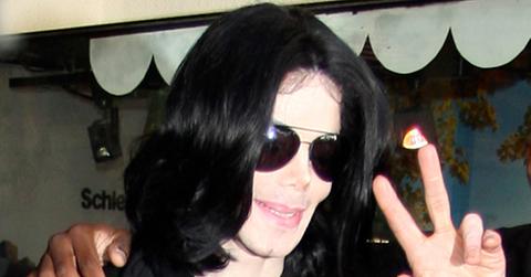 2010__04__Michael_Jackson_April20newsne.jpg