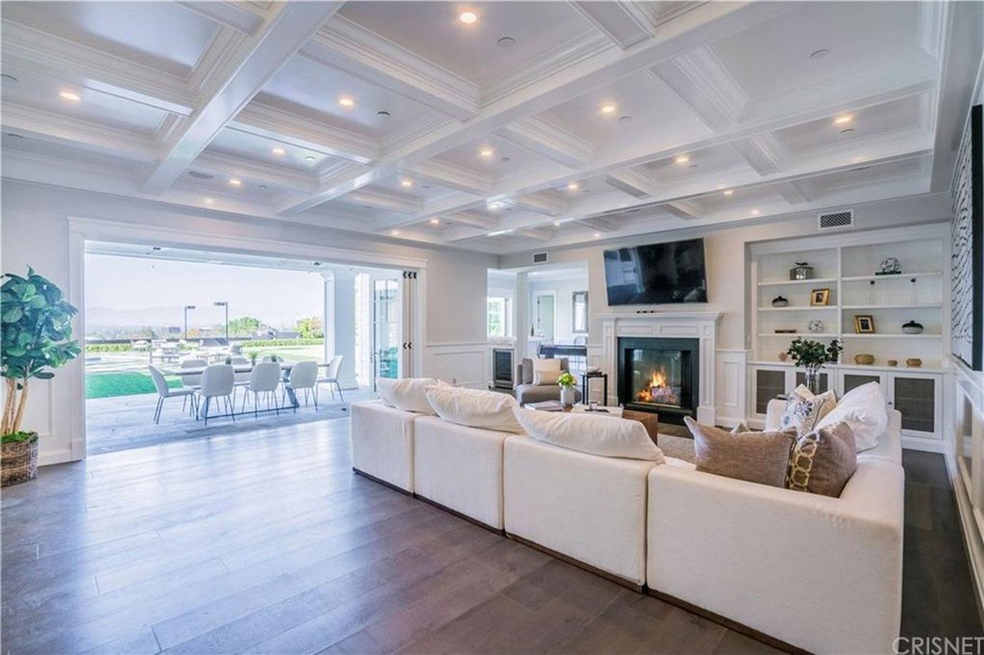 //nick lachey vanessa minnillo buy home in tarzana