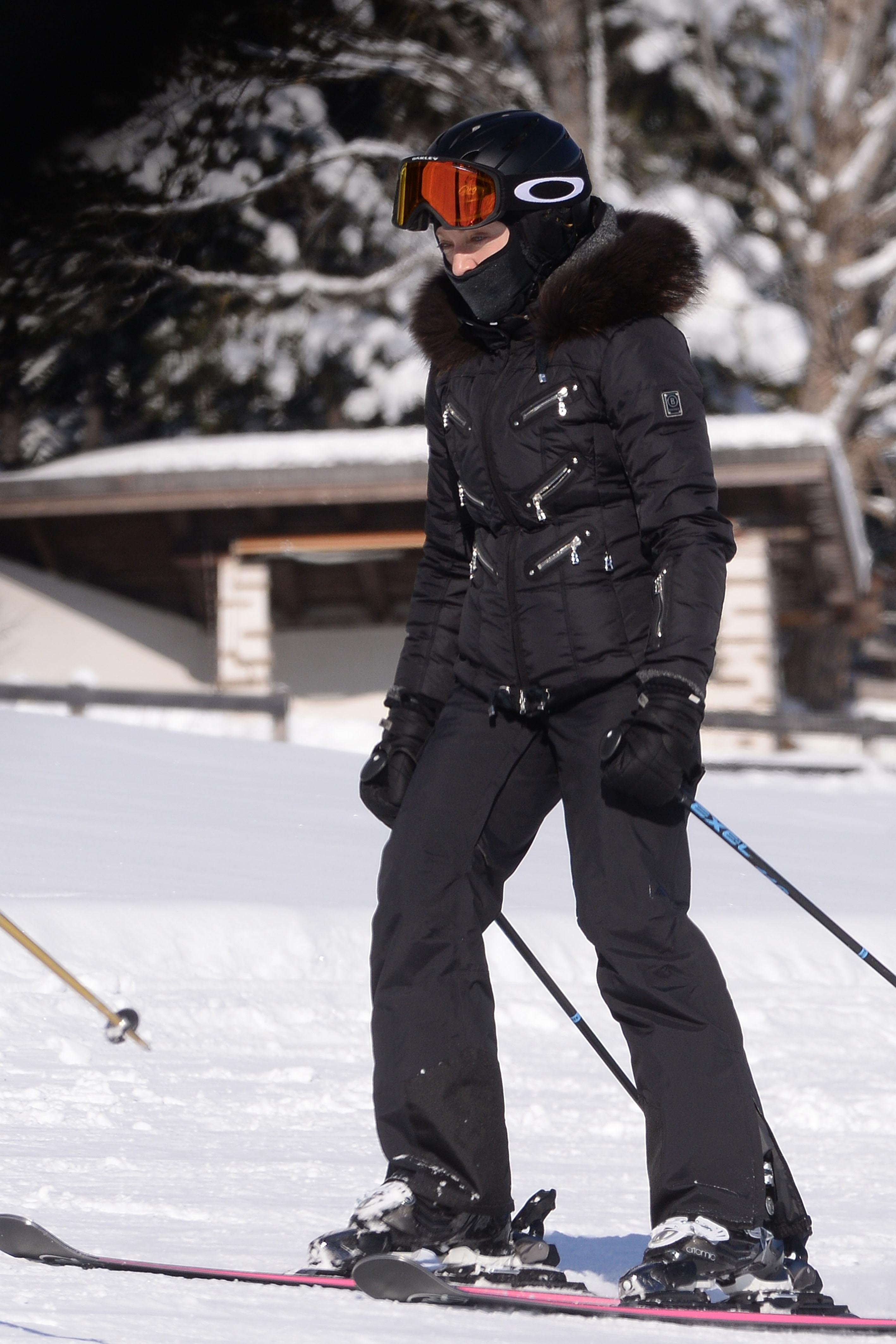 INF &#8211; Madonna &#038; Daughter Mercy James Spend New Year&#8217;s Eve On The Slopes In Gstaad