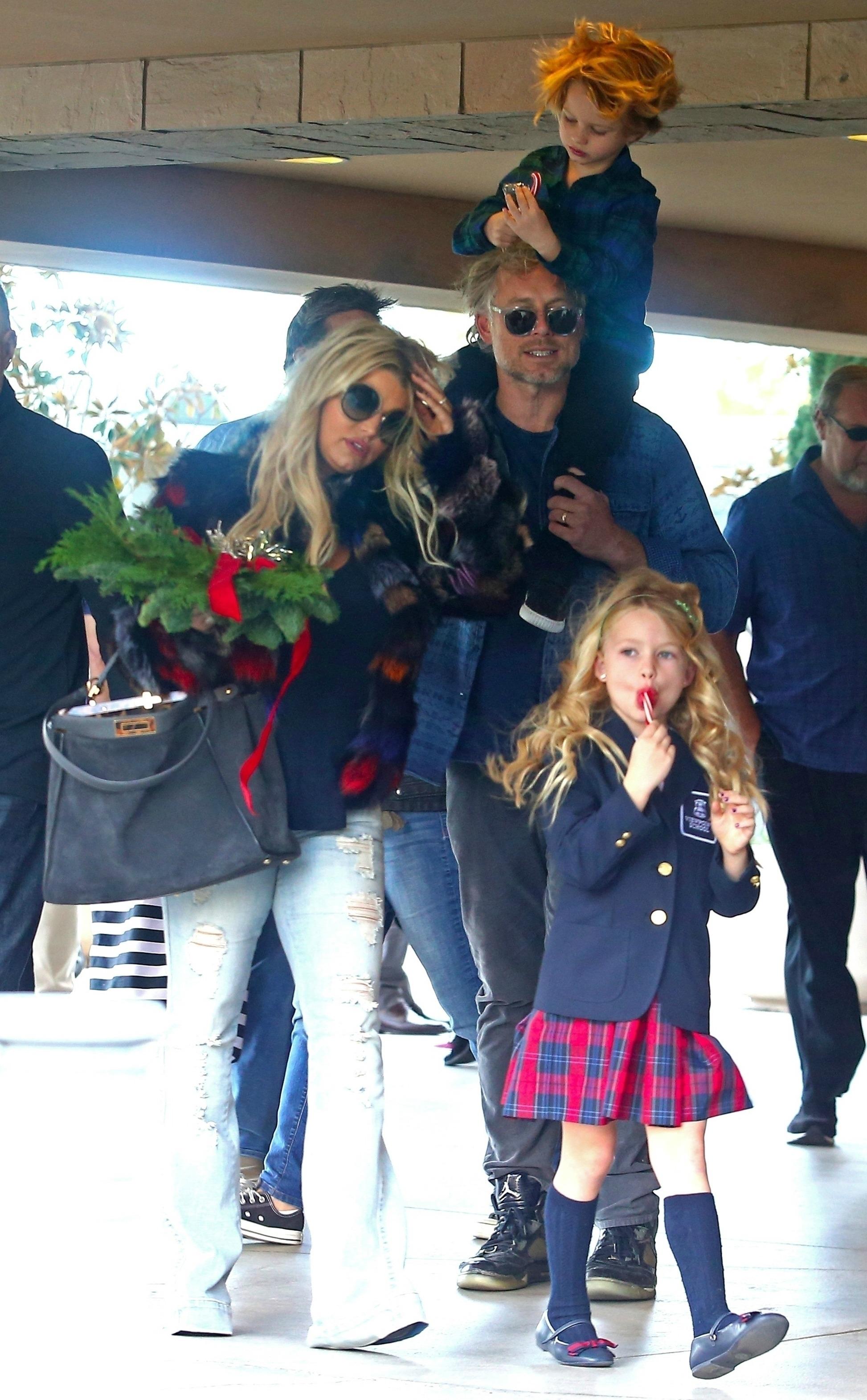 jessica simpson family daughter maxwell school show pics 02