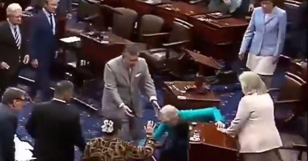 photo of Ted Cruz was the first to rush to help Elizabeth Warren