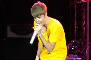 2011__07__Justin_Bieber_Selena_Gomez_July27newsbt1 300×198.jpg