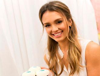 Main rsz_jessica_and_cupcake.jpg