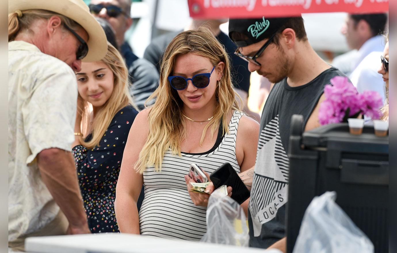 Pregnant hilary duff hit up farmers market 2