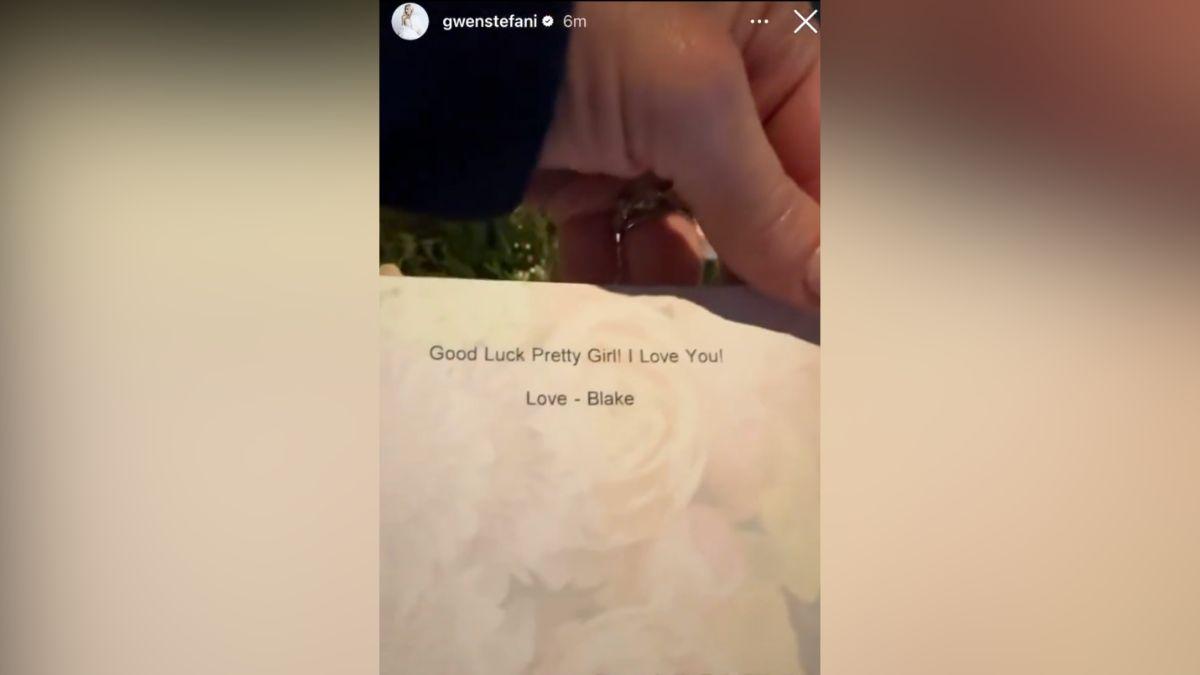Image of Blake Shelton performed down the street from Gwen Stefani.