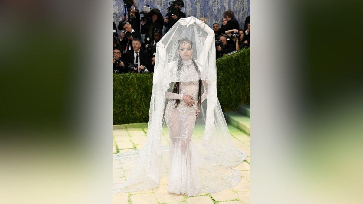 met gala  craziest outfits photos