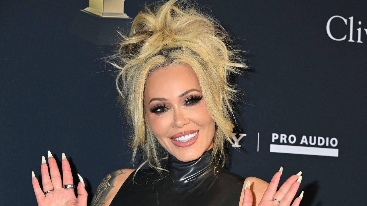Photo of Bunnie Xo admitted that she also had 'a lot of women' in her DMs.
