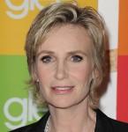 2011__06__Jane_Lynch_June2newsnea 145×150.jpg