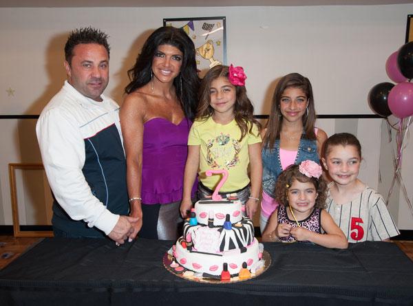 Joe giudice curses out daughters scares them