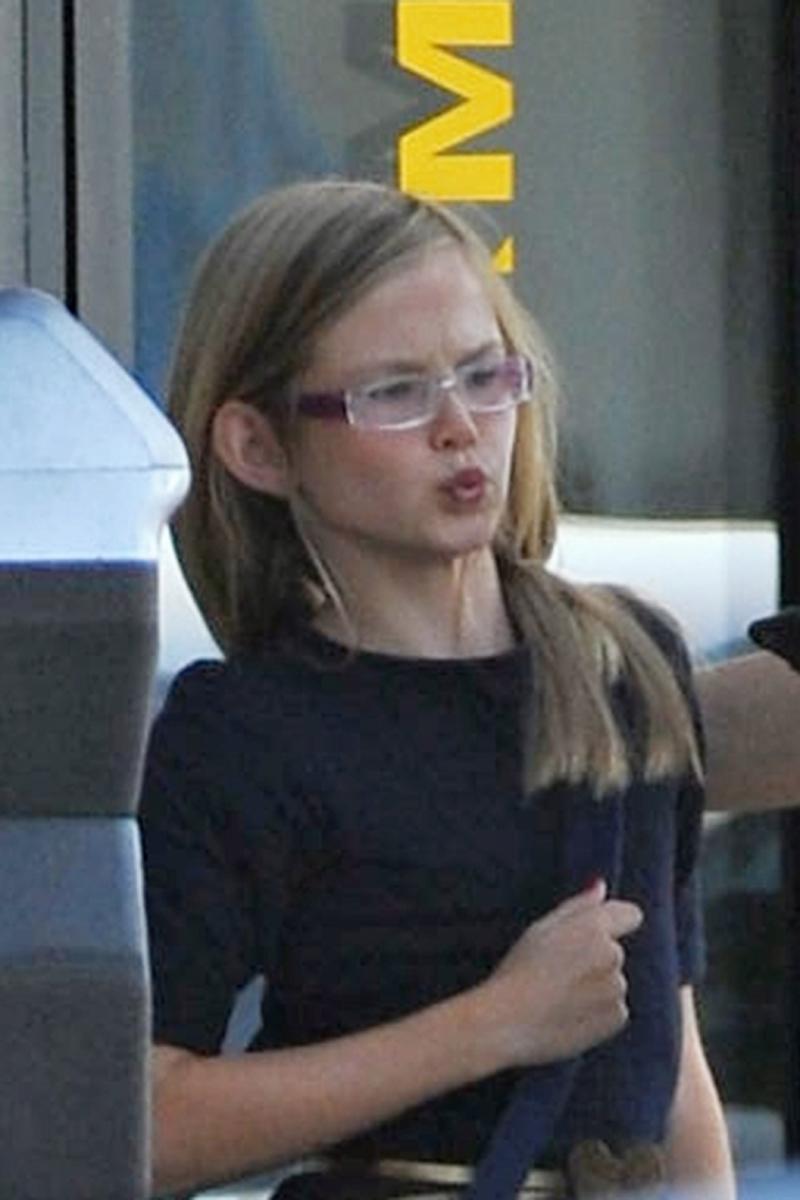 Jennifer Garner lets look a like daughter Violet Affleck wear lipstick in public