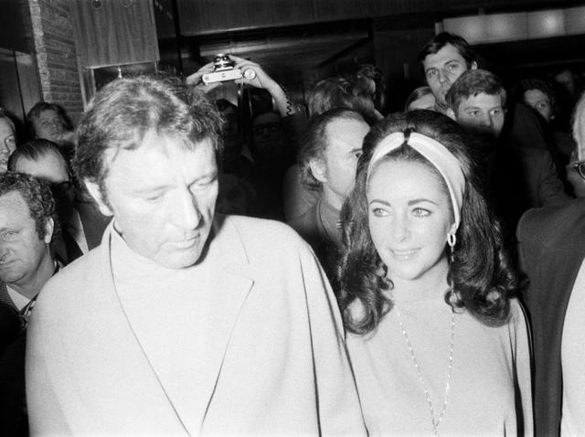 Elizabeth Taylor & Richard Burton's Romance: 7 Bombshells From Book